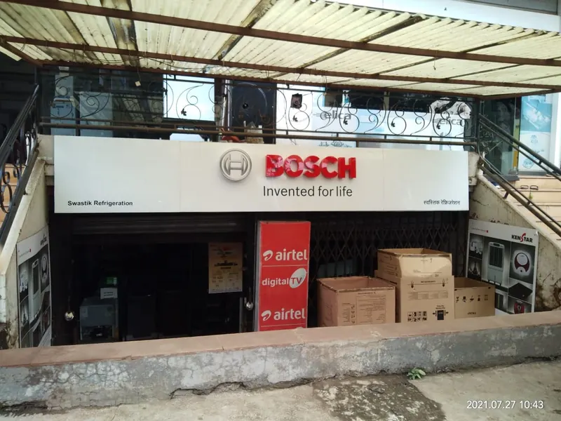 Bosch shop board above an appliance store